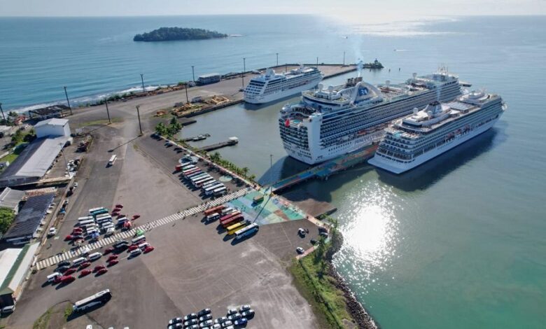 Tres cruceros con más de 4000 turistas disfrutan de Puerto Limón