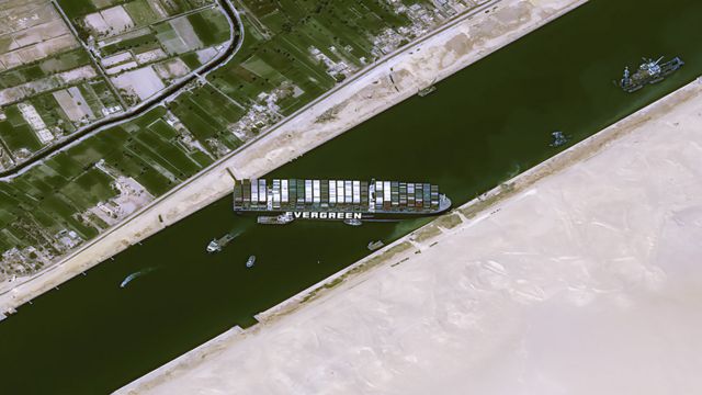 Canal de Suez, buque encallado