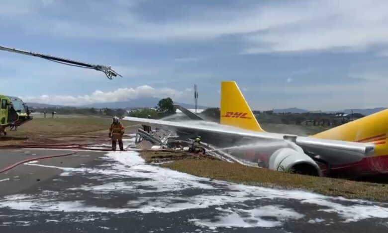 32 vuelos suspendidos tras accidente de avión en el Juan Santamaría
