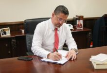 Presidente Chaves firma decreto que congela impuesto único a los combustibles
