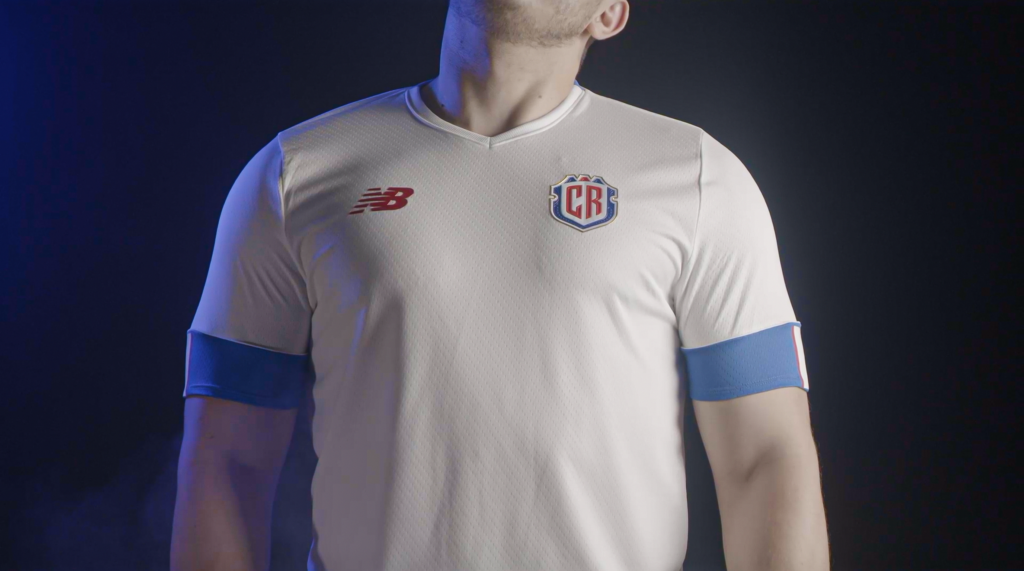 La Selección de Costa Rica ya tiene las camisas que usará en Catar 2022. Foto: Cortesía FCRF