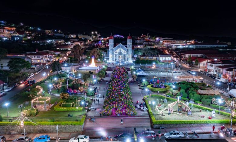 30 mil luces iluminarán al Parque de Zarcero esta Navidad