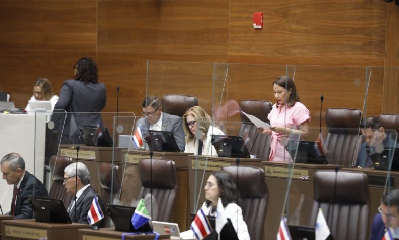 Diputados dividen opiniones tras votar inmunidad de Chaves