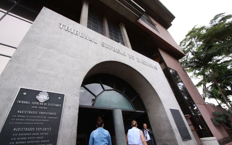 36 mil jóvenes podrían perder su voto si no tramitan su cédula