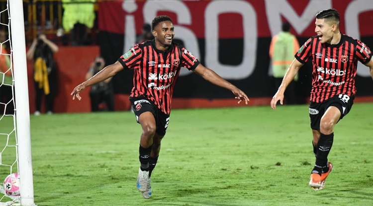 Alajuelense ganó 2x0, controló, fue efectivo y se catapultó a la cima del torneo
