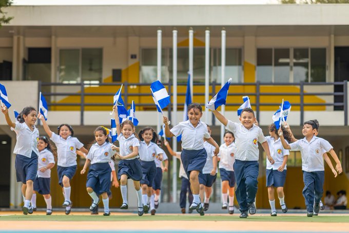 El Salvador veta el lenguaje inclusivo en centros educativos