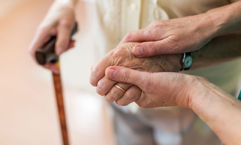 CCSS lanza llamado: Una de cada tres adultos sufre una caída al año