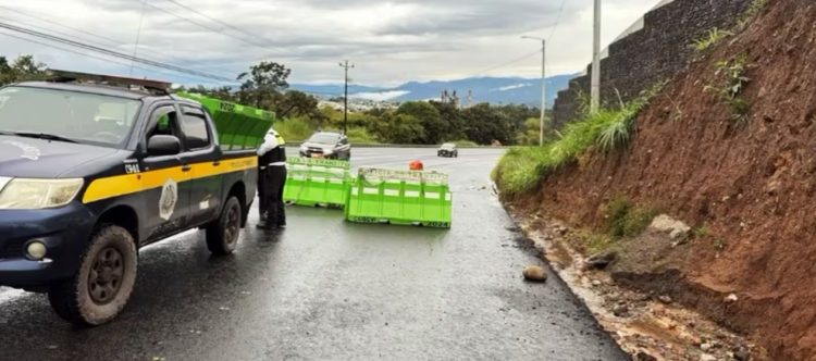 Alcalde de Cartago confirma estabilidad en la vía Taras–La Lima tras desprendimiento de terreno