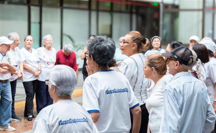 Adultos mayores encuentran apoyo y compañía en Ciudadano de Oro