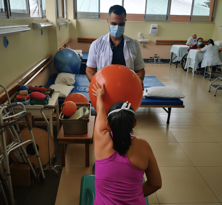 Cada año ingresan al Cenare 340 nuevos casos de pacientes con secuelas de ictus