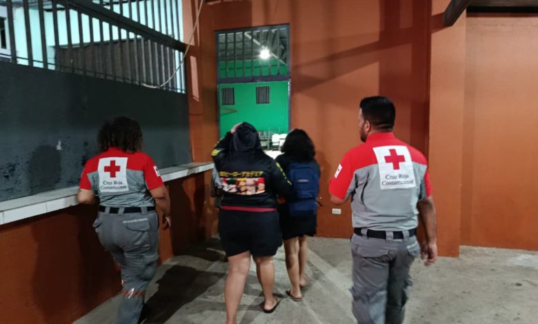 Más de 22 incidentes y siete personas trasladadas a albergue por fuertes lluvias