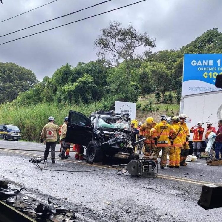 Diputado Eliécer Feinzaig estable tras accidente en Palmares