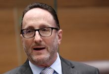 Diputado Eliécer Feinzaig estable tras accidente en Palmares
