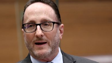Diputado Eliécer Feinzaig estable tras accidente en Palmares