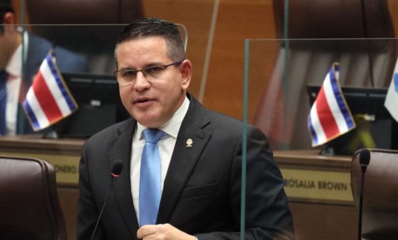 Fabricio Alvarado califica de “campaña sucia” denuncia en su contra por presunto abuso sexual