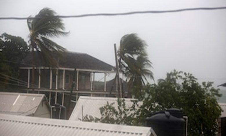 Jamaica en máxima alerta ante el impacto del huracán Melissa, categoría 5