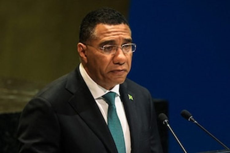 Jamaica en máxima alerta ante el impacto del huracán Melissa, categoría 5