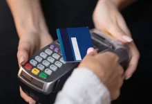 Baja deuda con tarjetas y crece el uso de SINPE Móvil