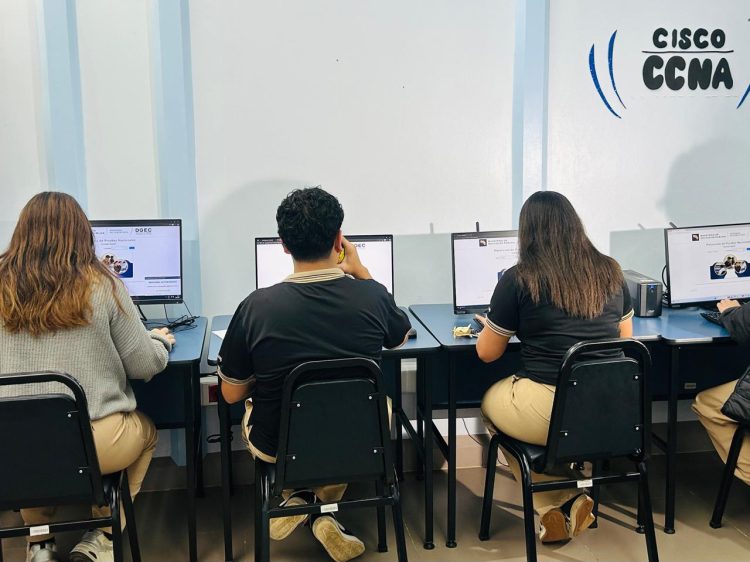 Más de 19 mil estudiantes técnicos enfrentan prueba nacional decisiva para su graduación