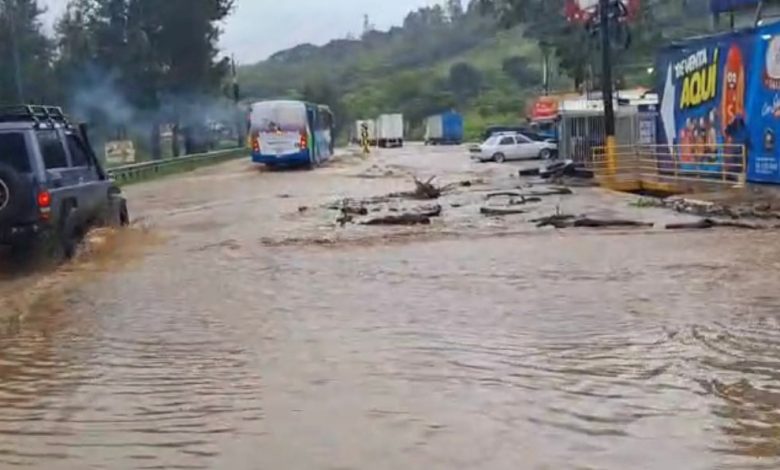 Fuertes lluvias y un pequeño tornado afectan a Cartago