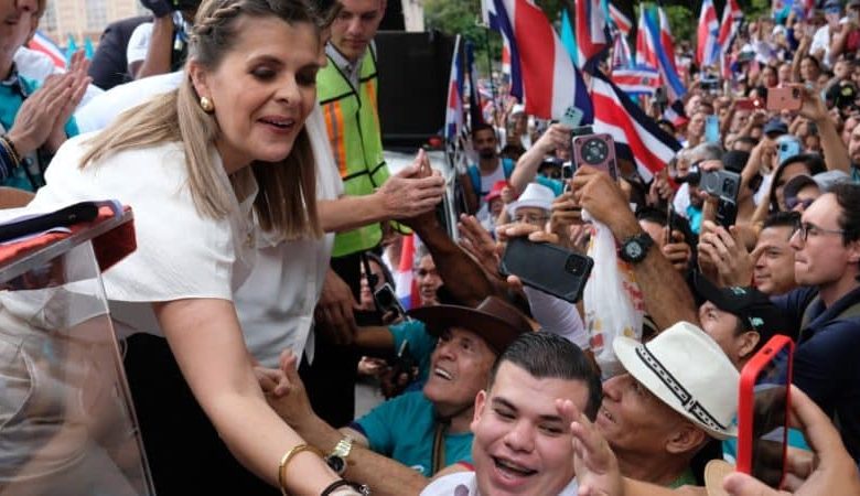 TSE rechaza amparo electoral contra Laura Fernández y aclara límites en actividades del Gobierno