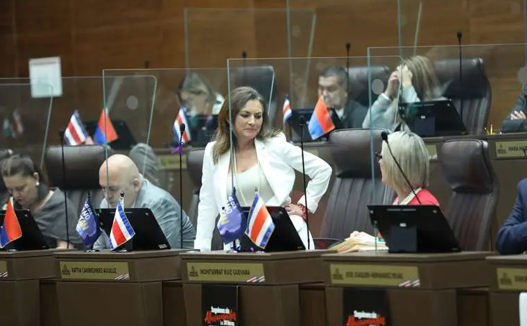 Diputados cuestionan la no participación de más de 100 medios en concurso de frecuencias