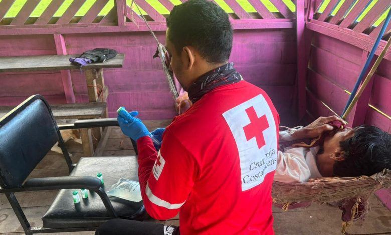 Cruz Roja logra aplicar suero antiofídico a un hombre en zona indígena de Talamanca