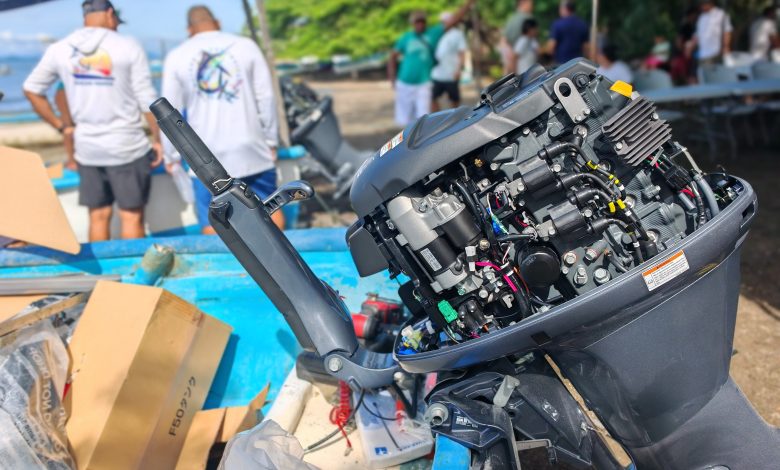 Entregan 25 motores fuera de borda para fortalecer la pesca artesanal en Costa de Pájaros