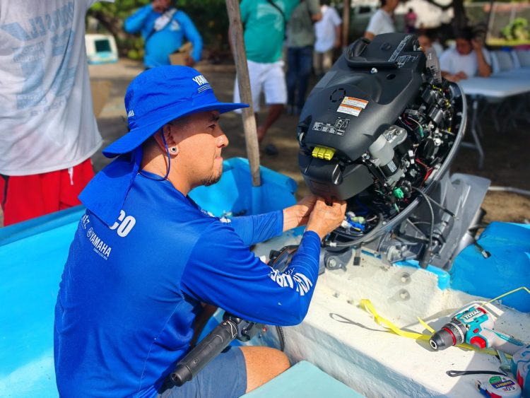 Entregan 25 motores fuera de borda para fortalecer la pesca artesanal en Costa de Pájaros