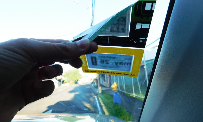 INS emite más de 48.000 duplicados del marchamo 2025 y recuerda cómo colocarlo correctamente