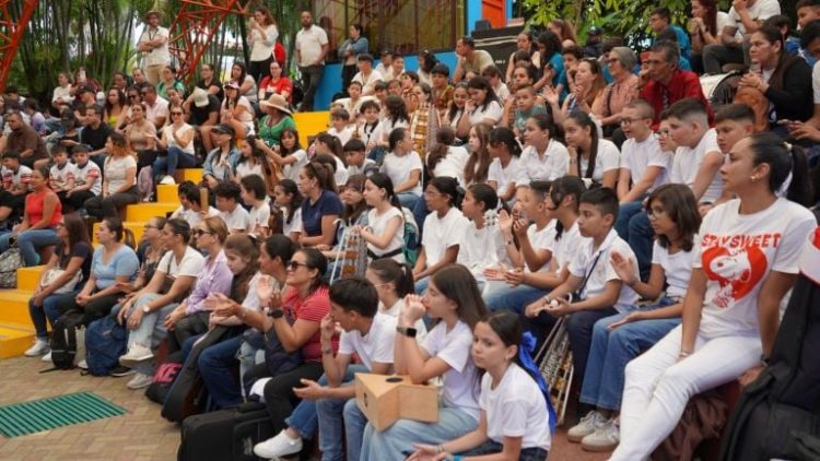 Más de 12 mil estudiantes impulsan el arte en el Festival Estudiantil Nacional 2025