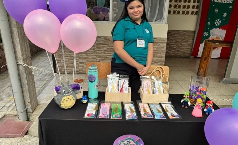 Estudiantes de primaria y secundaria participan con emprendimientos en Mercado Cooperativo