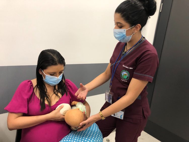 Salud oficializa atención previa al embarazo para reducir complicaciones maternas y neonatales