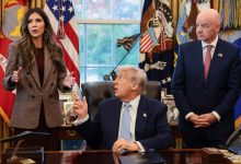 Trump mantiene abiertas “todas las opciones” sobre Venezuela y afirma que podría hablar con Maduro