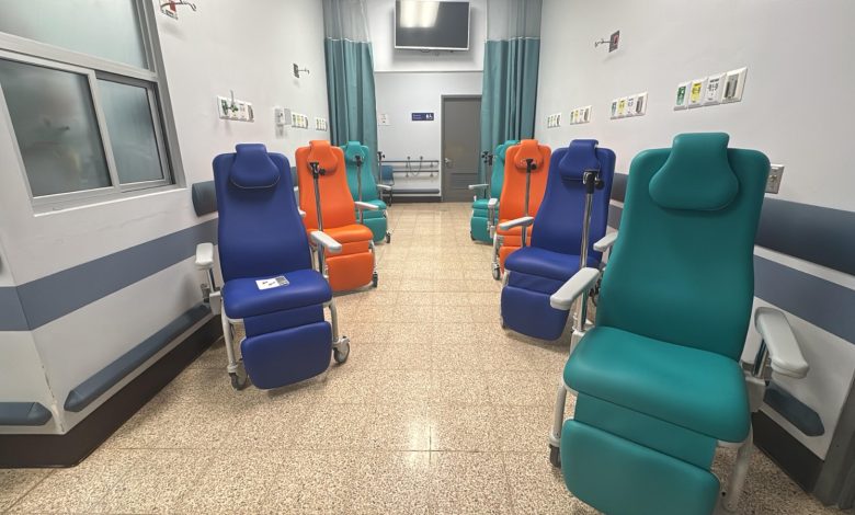 Hospital San Carlos brinda comodidad a los usuarios con 13 sillones nuevos