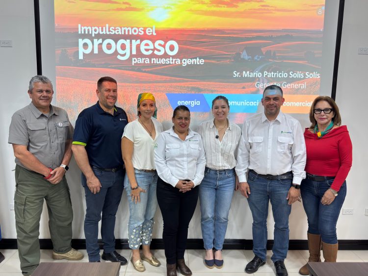 Claudia Dobles prioriza agro y turismo durante gira en Zona de los Santos