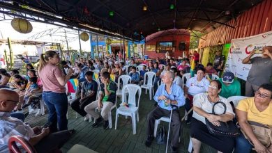 Comunidades de Zona Sur plantean necesidades a Claudia Dobles