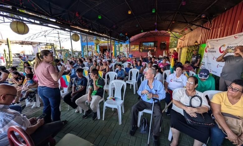 Comunidades de Zona Sur plantean necesidades a Claudia Dobles