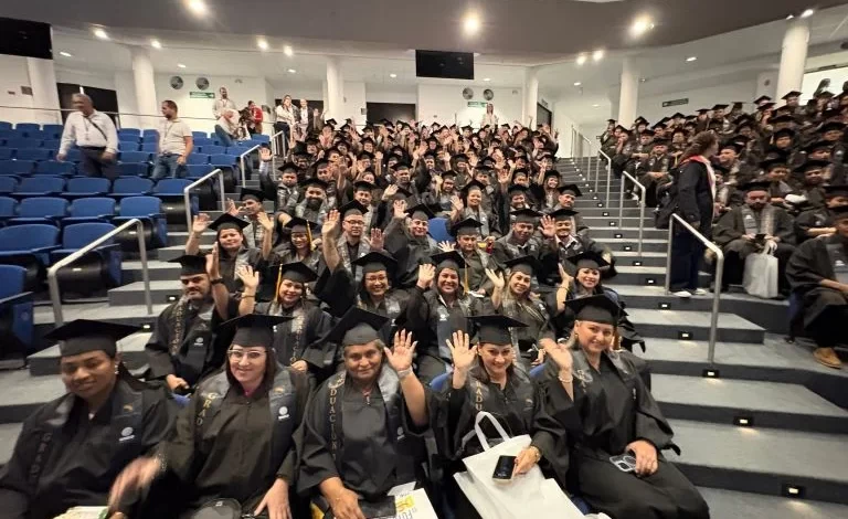 2.609 adultos reciben bachillerato para acceder a más empleo