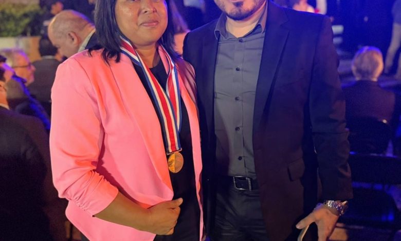 Docente bribri recibe Medalla al Mérito por su labor en educación indígena