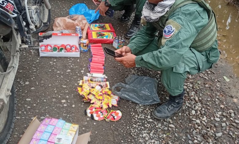 Policía decomisa licor y pólvora de contrabando en fronteras