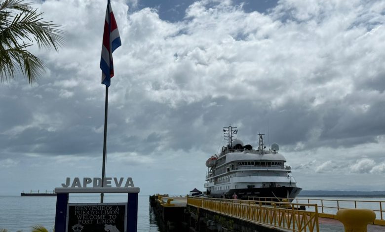 Megayate de lujo “Hebridean Sky” atrae turismo exclusivo al puerto de Limón
