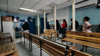 Usuarios del Carpio-León XIII retiran medicamentos en área más segura