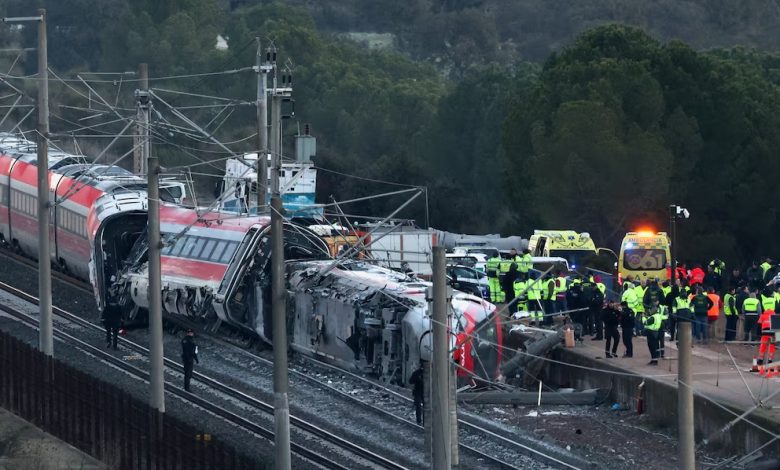 Aumenta número de muertos tras accidente de tren en España