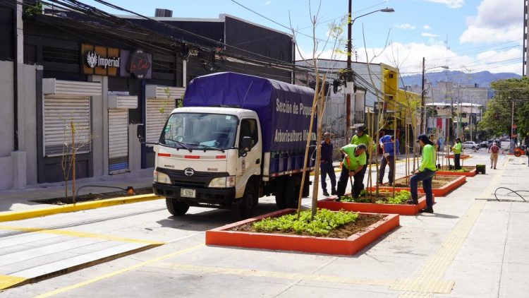 Calle 21 mejora conectividad peatonal en San José centro