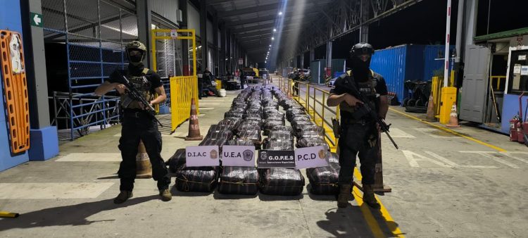 Operativo entre PCD y DEA frena cargamento de droga en Golfito