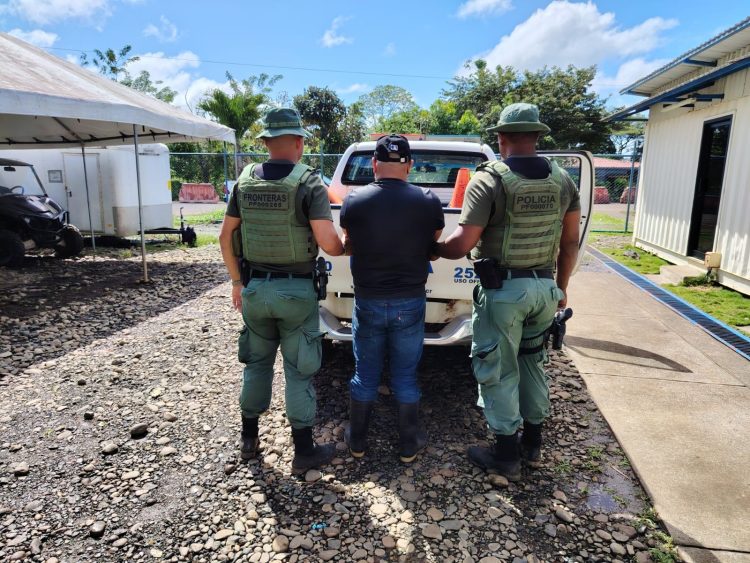 Policía de Fronteras decomisa más de cinco mil dólares de dudosa procedencia