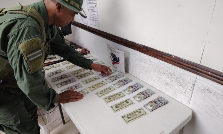 Policía de Fronteras decomisa más de cinco mil dólares de dudosa procedencia