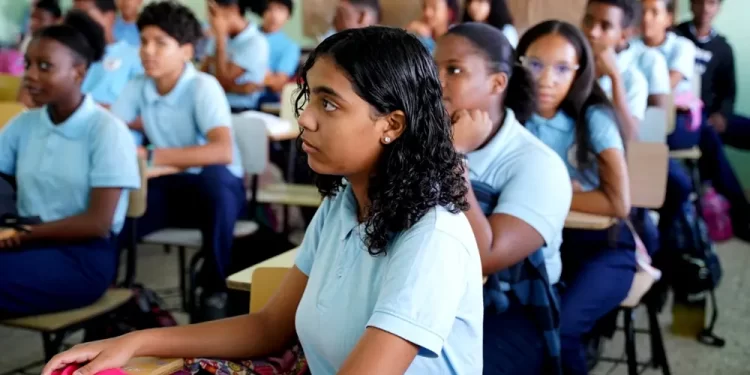 Natalia Díaz propone eliminar el convenio centroamericano de los 200 días de clases