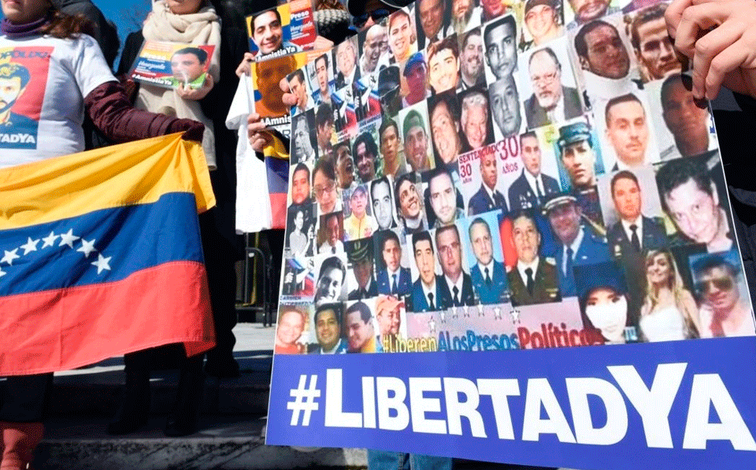 Expectativa por el futuro de 863 presos políticos en Venezuela
